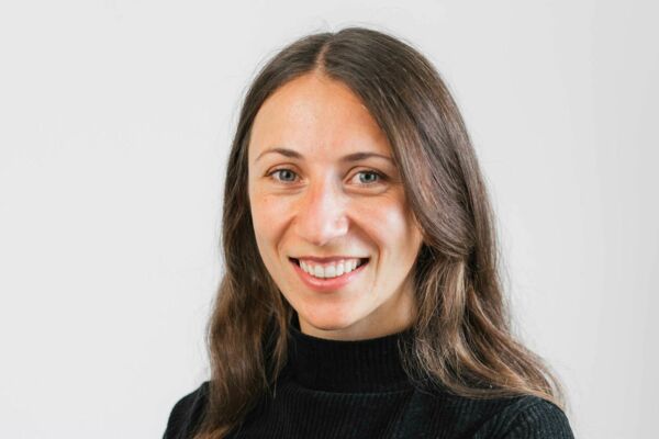Das Foto zeigt Jana Aulenkamp, die Präsidentin der Bundesvertretung der Medizinstudierenden in Deutschland (bvmd) und Teil der Initiative SheHealth.
