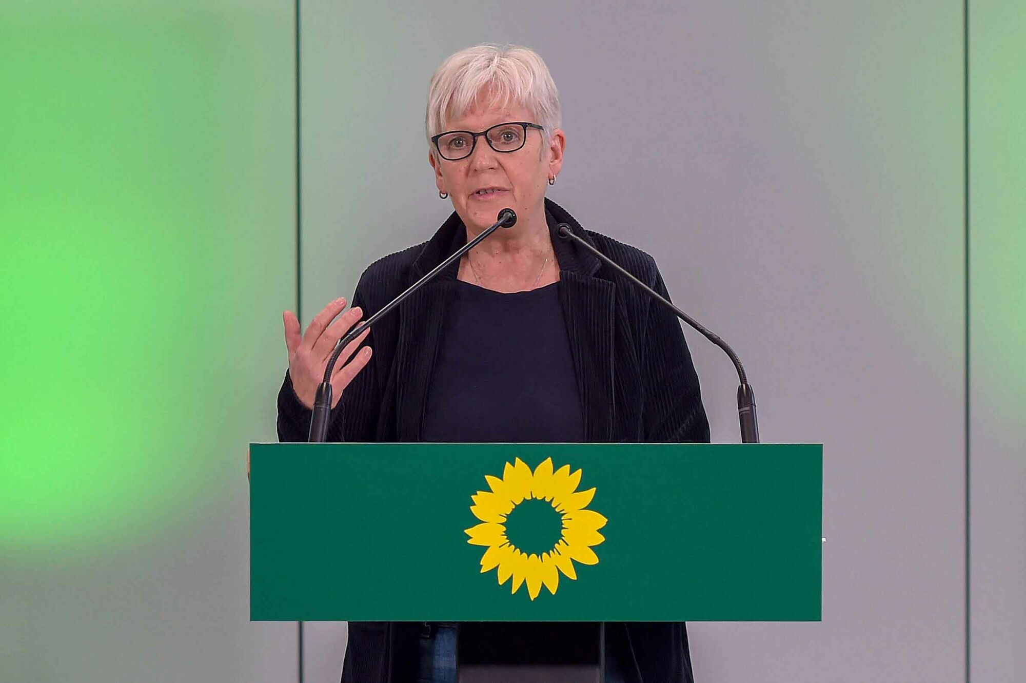 Das Foto zeigt Maria Klein-Schmeink, gesundheitspolitische Sprecherin der Fraktion Bündnis 90/Die Grünen, bei einer Rede auf dem Parteitag von Bündnis 90/Die Grünen.