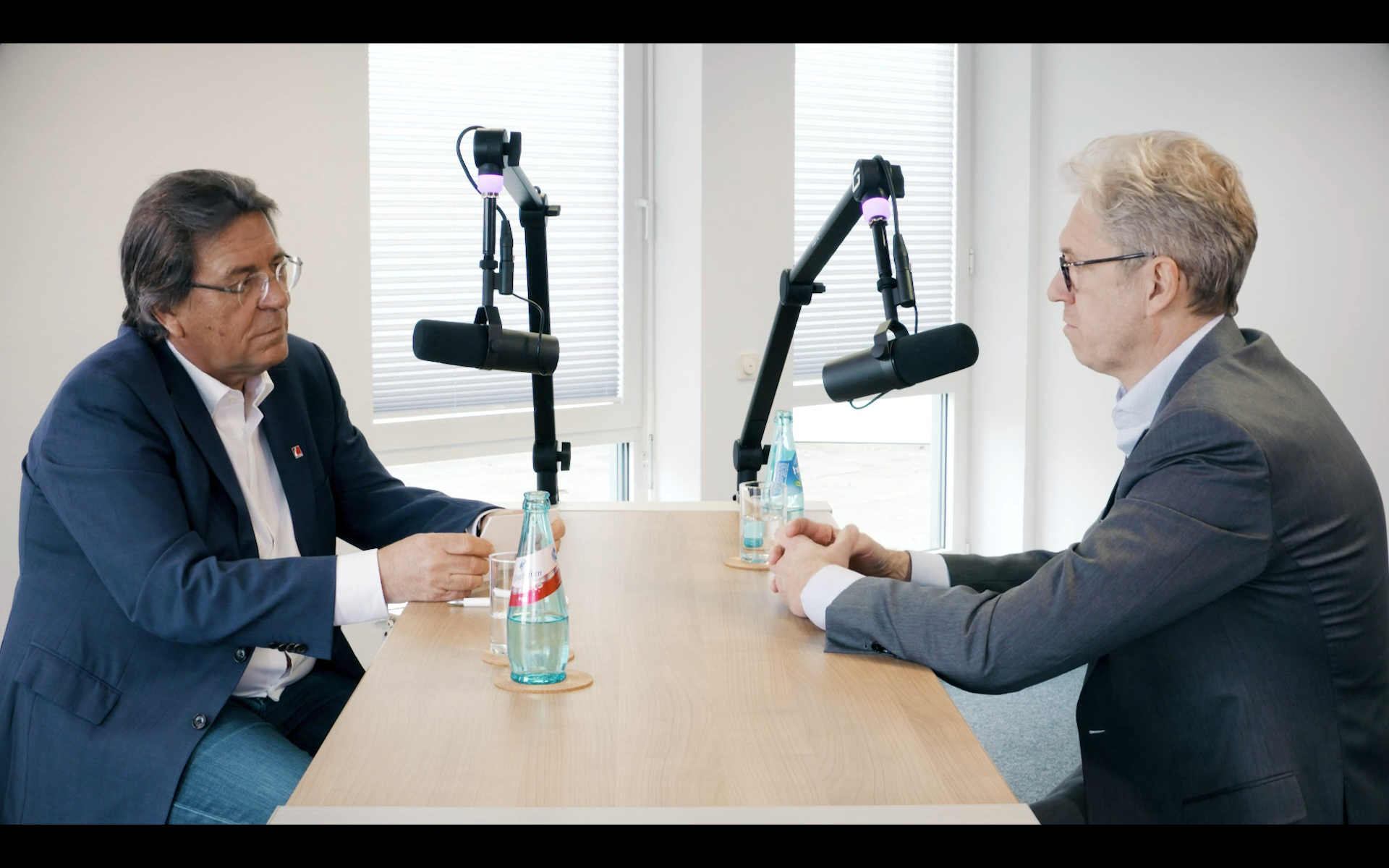 Das Foto zeigt den stellvertretenden Vorstandsvorsitzender Dr. Andreas Bartels im Radio-Talk mit Dr. Andreas Gassen, dem Vorstandsvorsitzenden der Kassenärztlichen Bundesvereinigung.