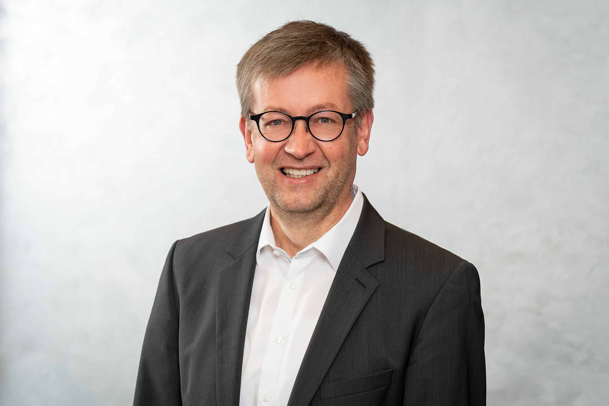 Das Foto zeigt Burkhard Blienert, den Sucht- und Drogenbeauftragten der Bundesregierung.