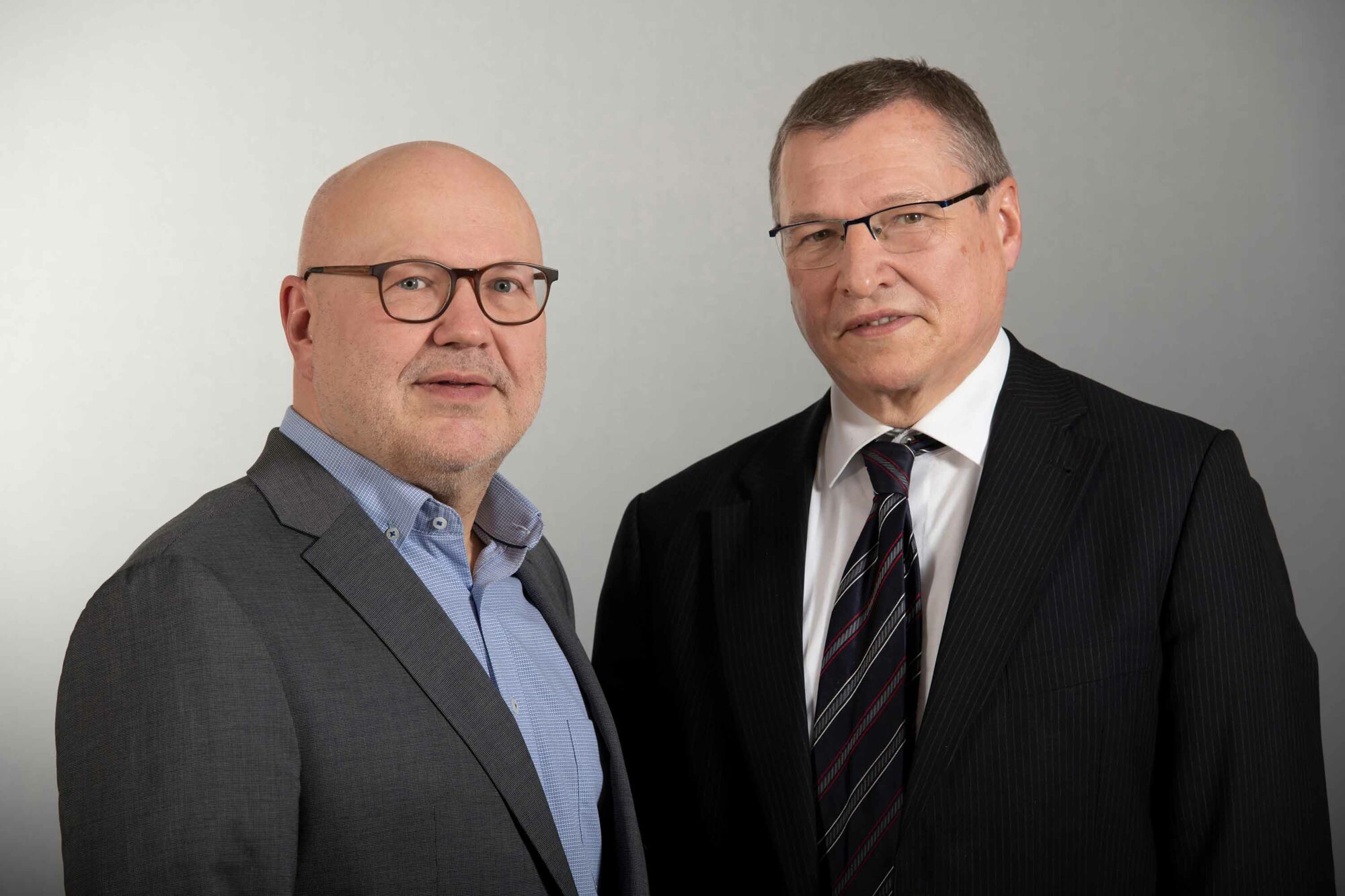 Das Foto zeigt Prof. Dr. med. Harry Derouet, den Vorstandsvorsitzenden der KV Saarland und Thomas Rehlinger, stellvertretender Vorstandsvorsitzender der KV Saarland.